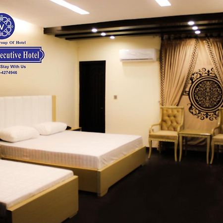 Hotel Visit Inn Executive Lahore Esterno foto