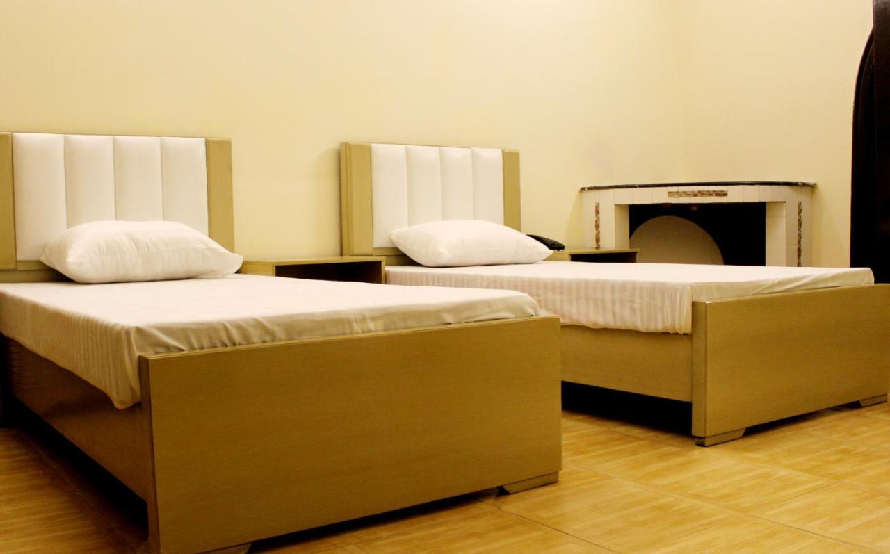 Hotel Visit Inn Executive Lahore Esterno foto