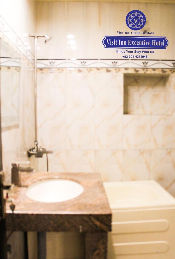 Hotel Visit Inn Executive Lahore Esterno foto